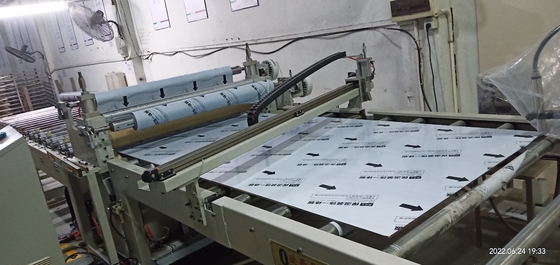 تجهیزات لامیناسیون فیلم پیشرفته با قطر بازپرداخت اتوماتیک بازپرداخت 1000mm