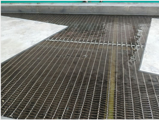 W1320mm 1m / min دستگاه تسمه نقاله از جنس استنلس استیل / نوار نقاله تسمه مش